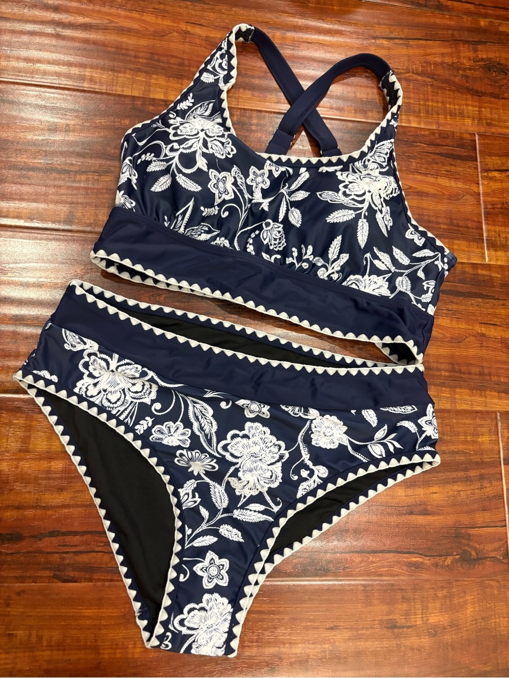 NWOT Navy & White Floral Two-Piece Bikini Set- size L